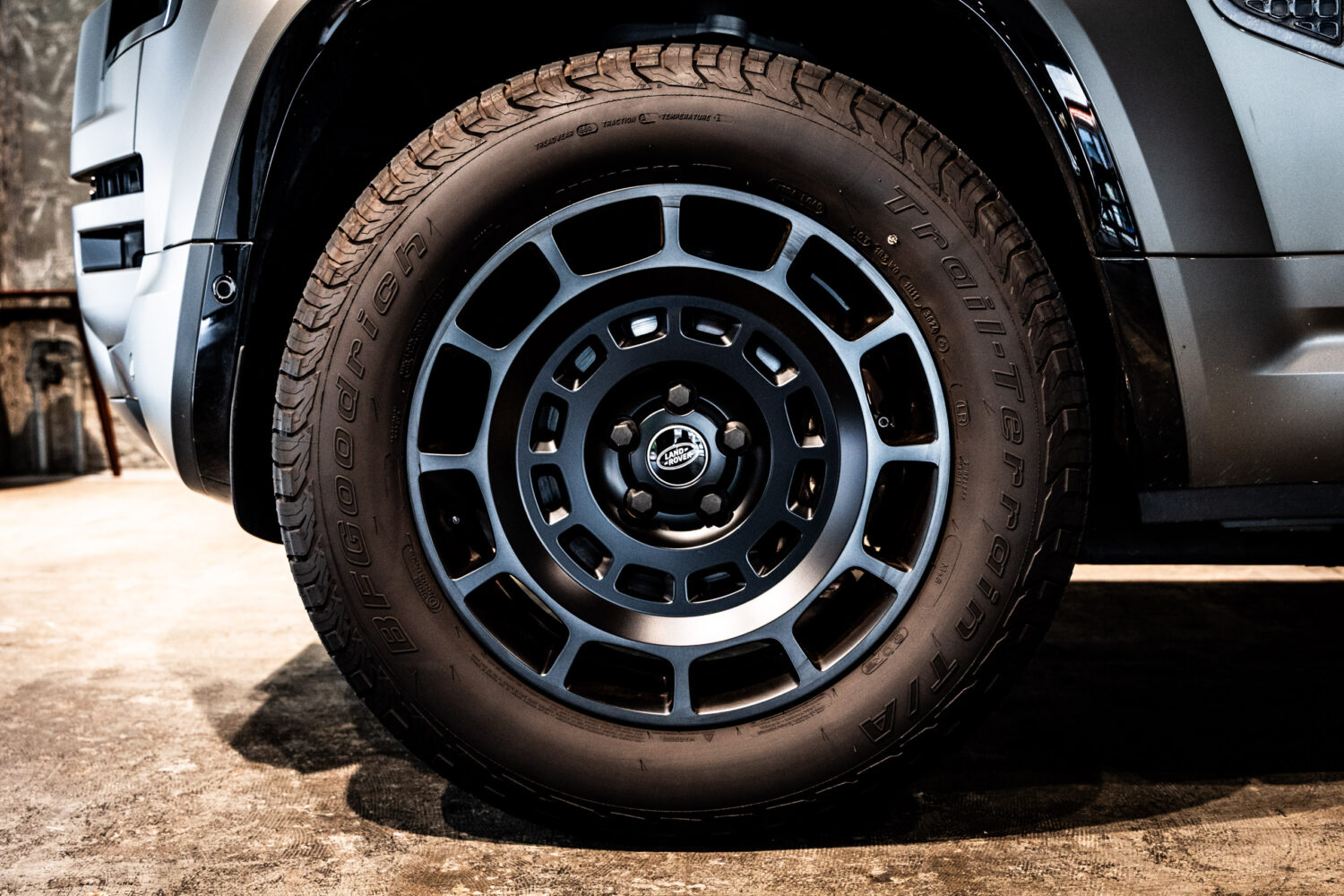 ディフェンダー110オクタ エディション ワン 4.4L P635 4WD