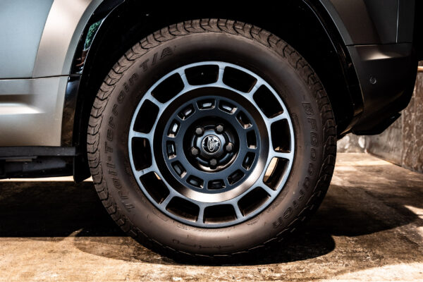 ディフェンダー110オクタ エディション ワン 4.4L P635 4WD