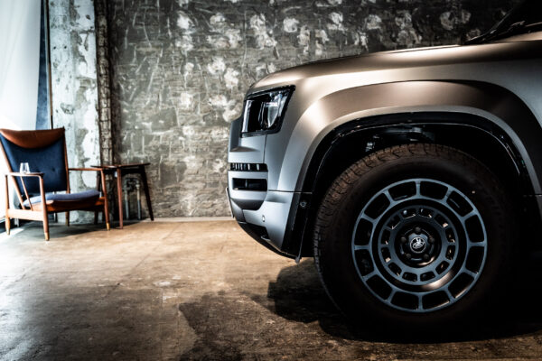 ディフェンダー110オクタ エディション ワン 4.4L P635 4WD