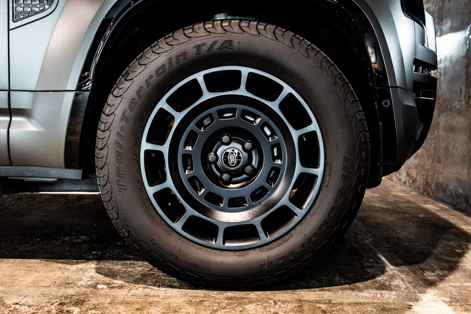 ディフェンダー110オクタ エディション ワン 4.4L P635 4WD