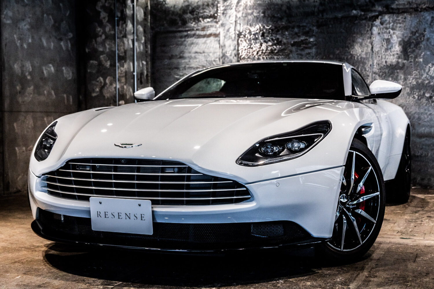 DB11 V8