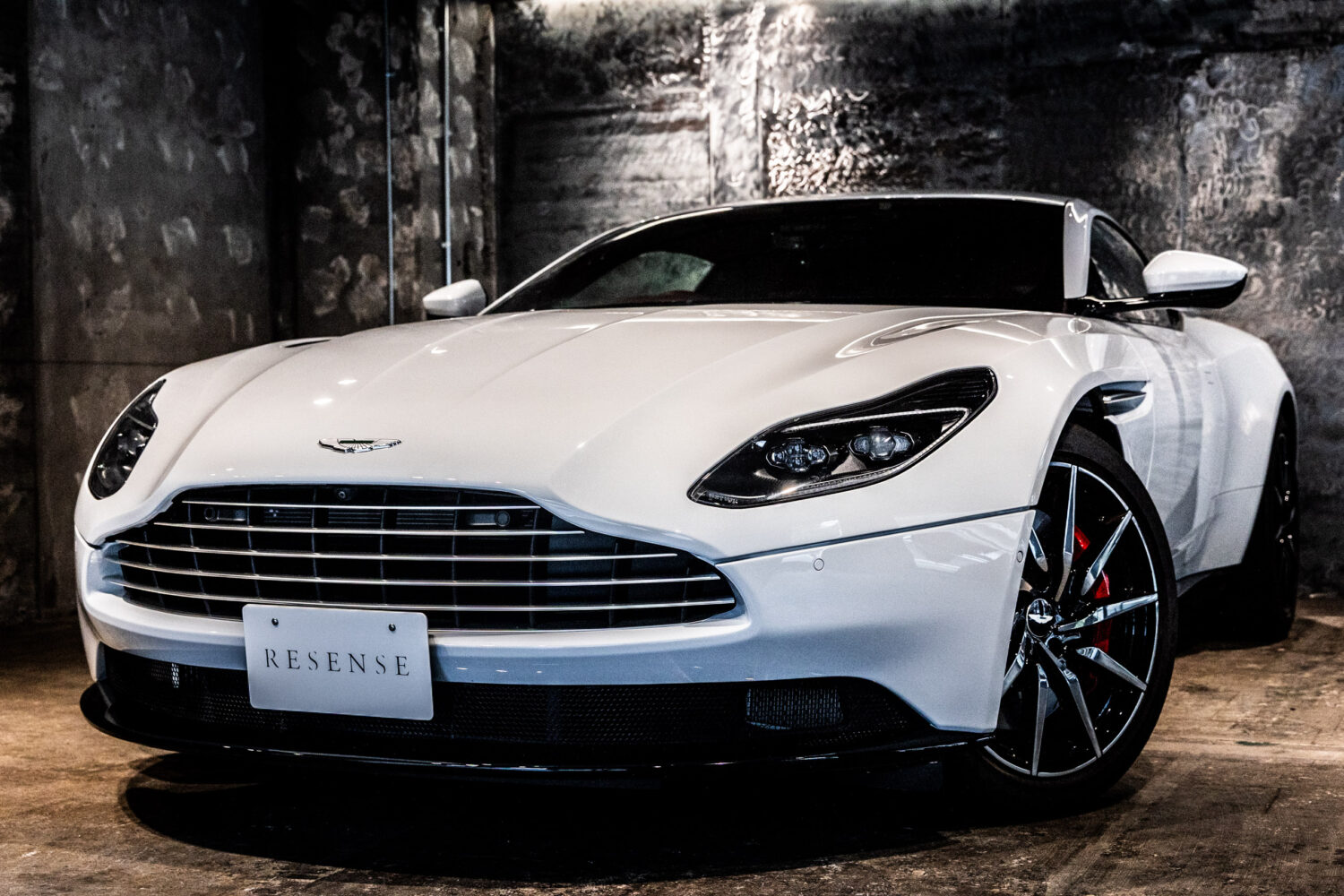 DB11 V8