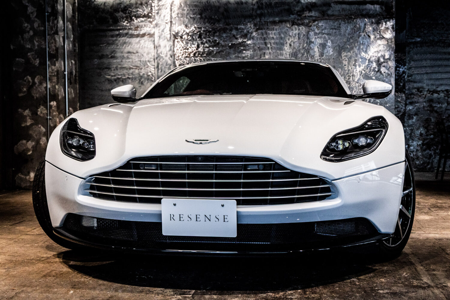 DB11 V8