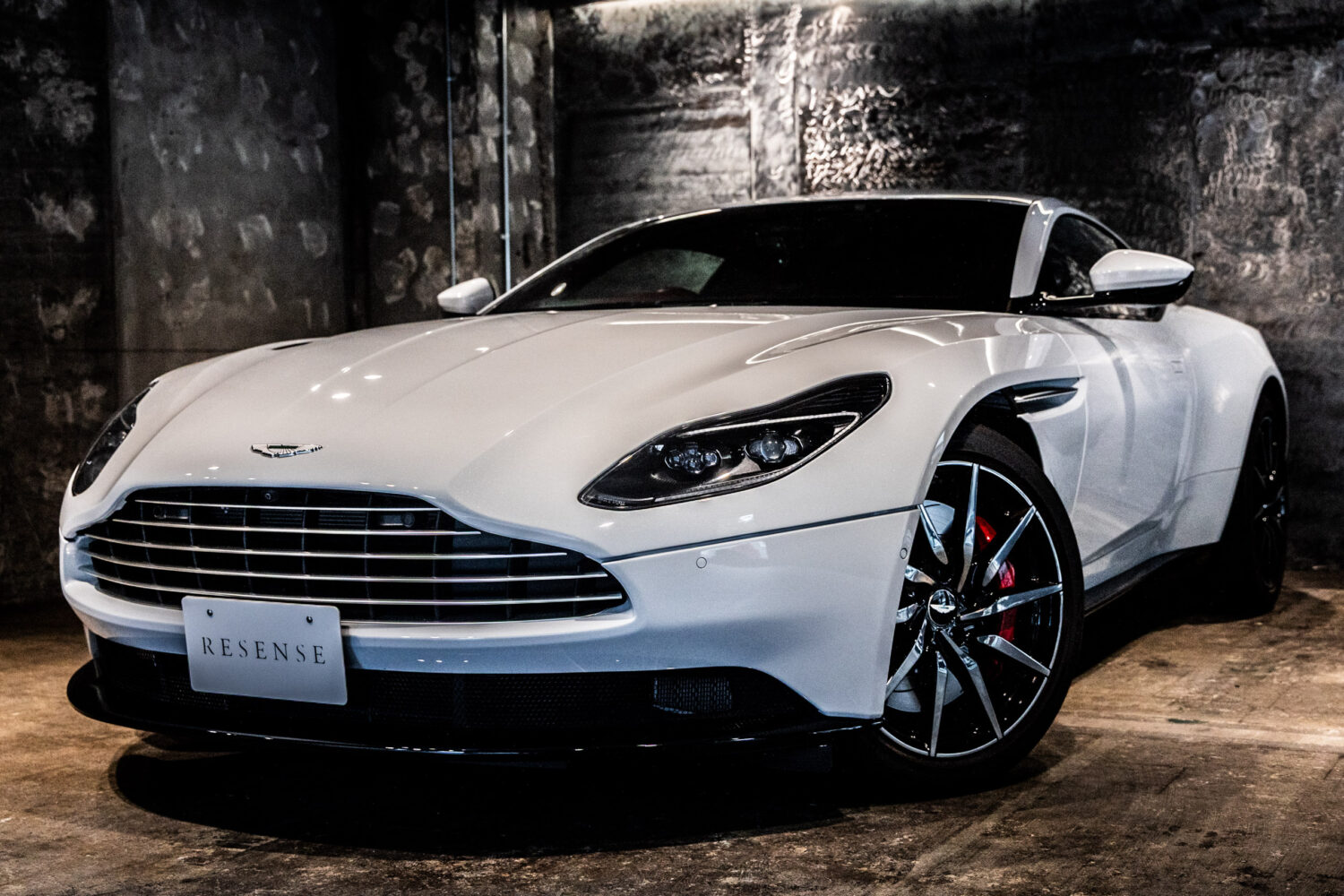 DB11 V8