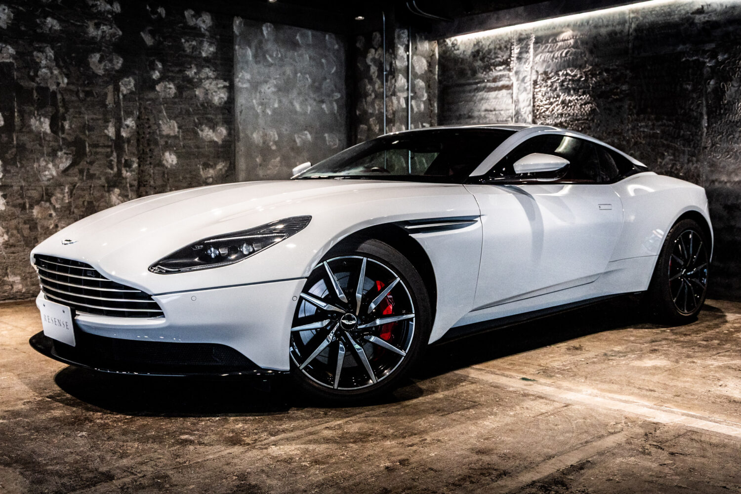 DB11 V8