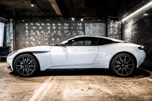 DB11 V8