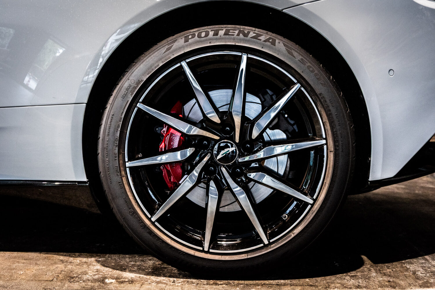 DB11 V8