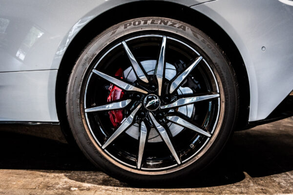 DB11 V8