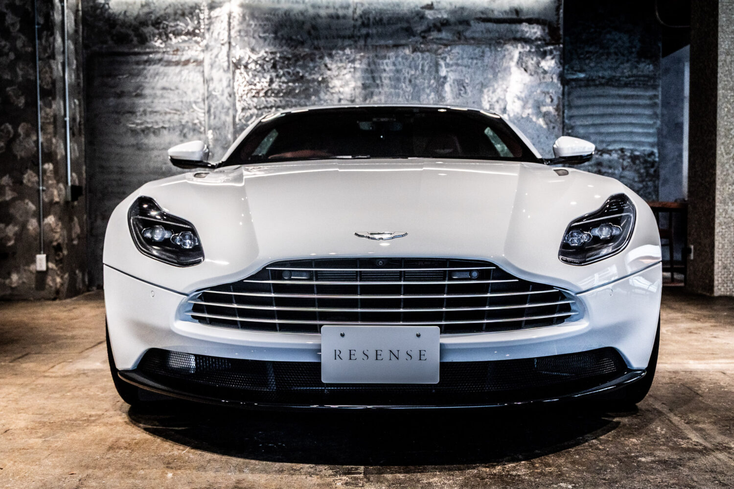 DB11 V8