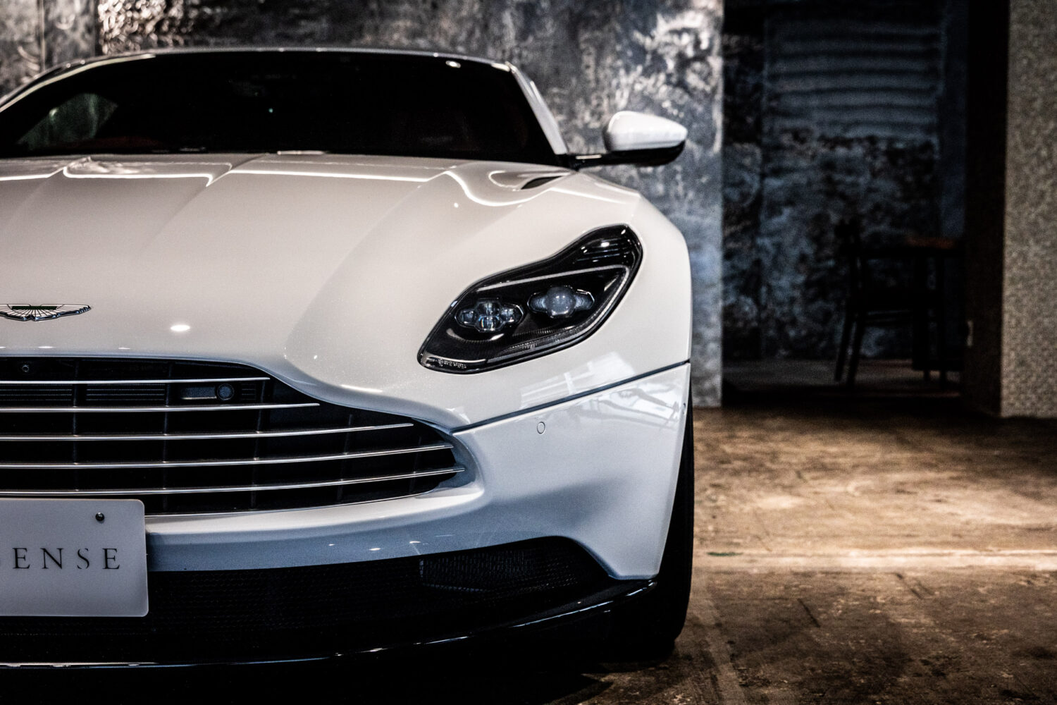 DB11 V8
