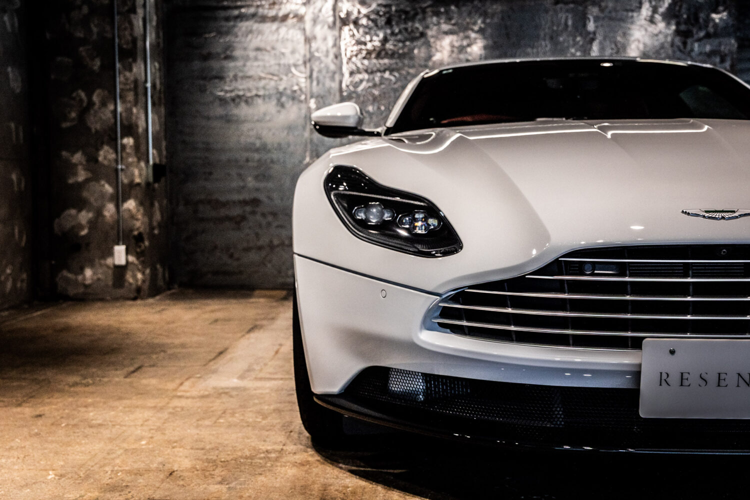 DB11 V8