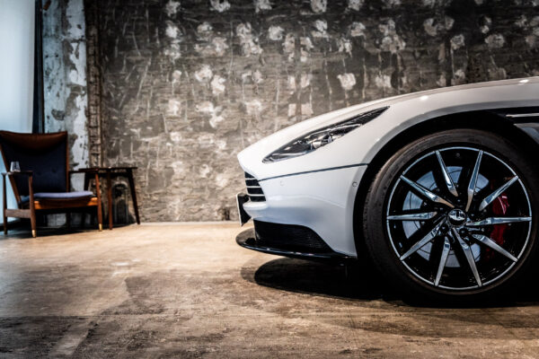 DB11 V8
