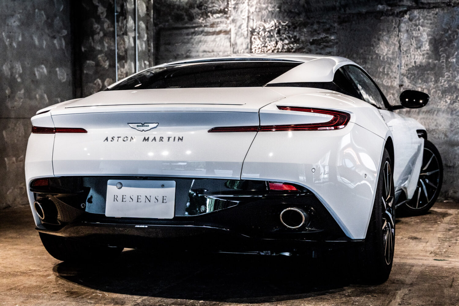 DB11 V8