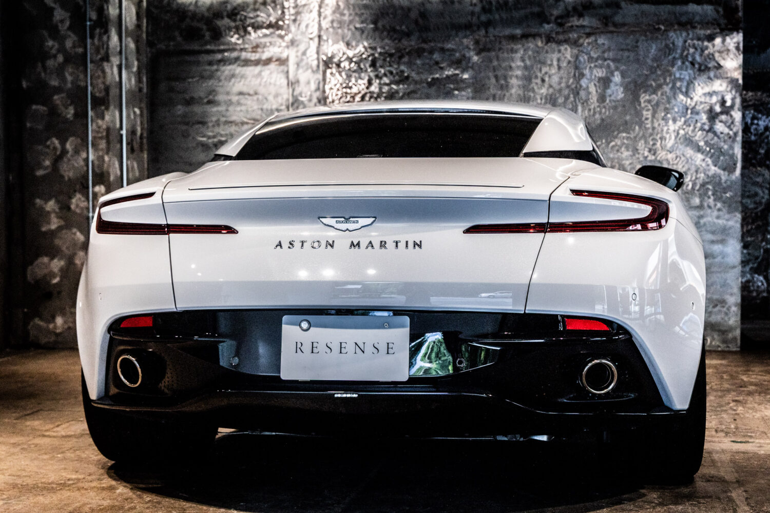 DB11 V8