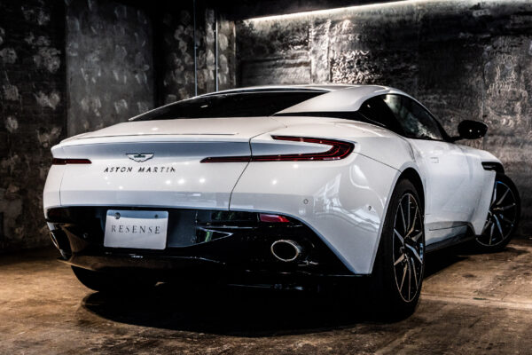 DB11 V8