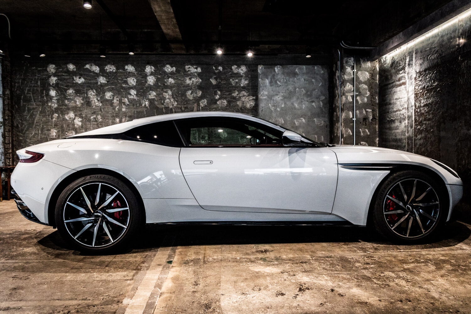 DB11 V8