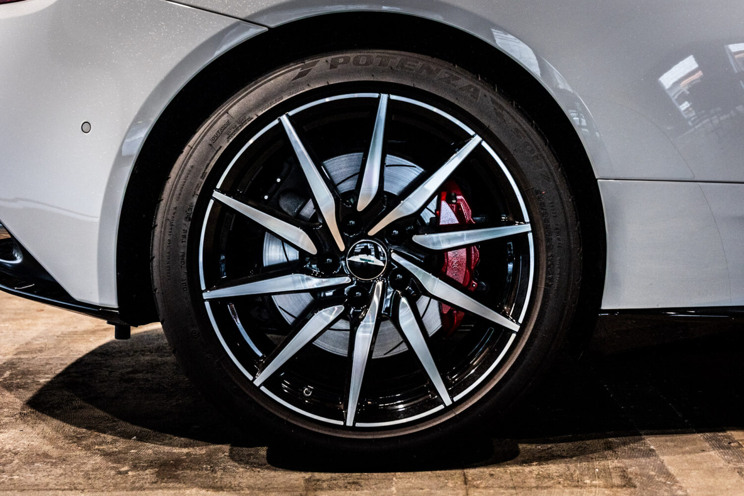 DB11 V8