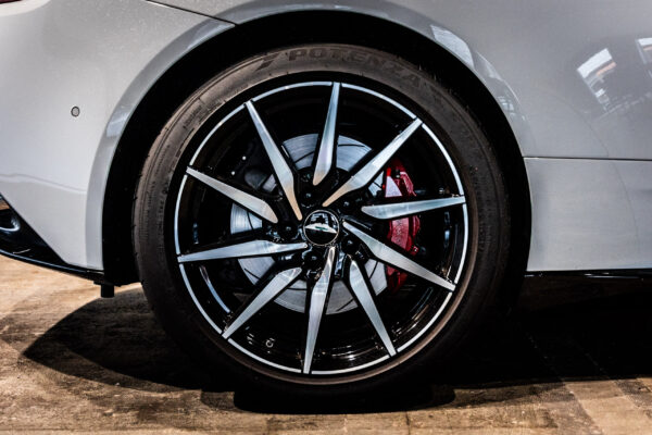 DB11 V8