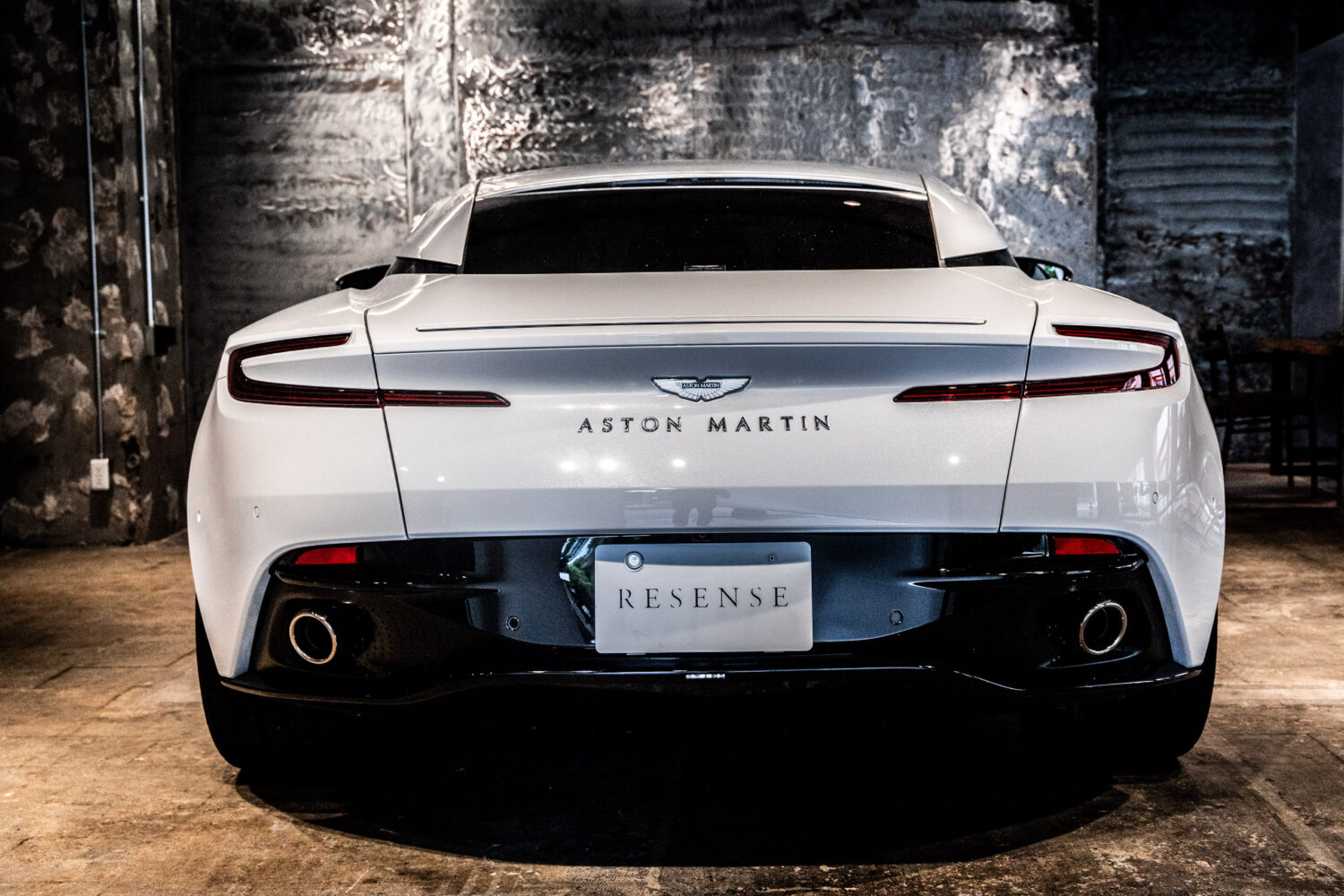 DB11 V8