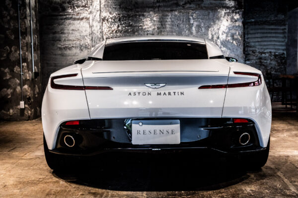 DB11 V8