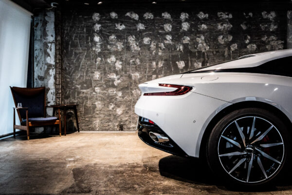 DB11 V8