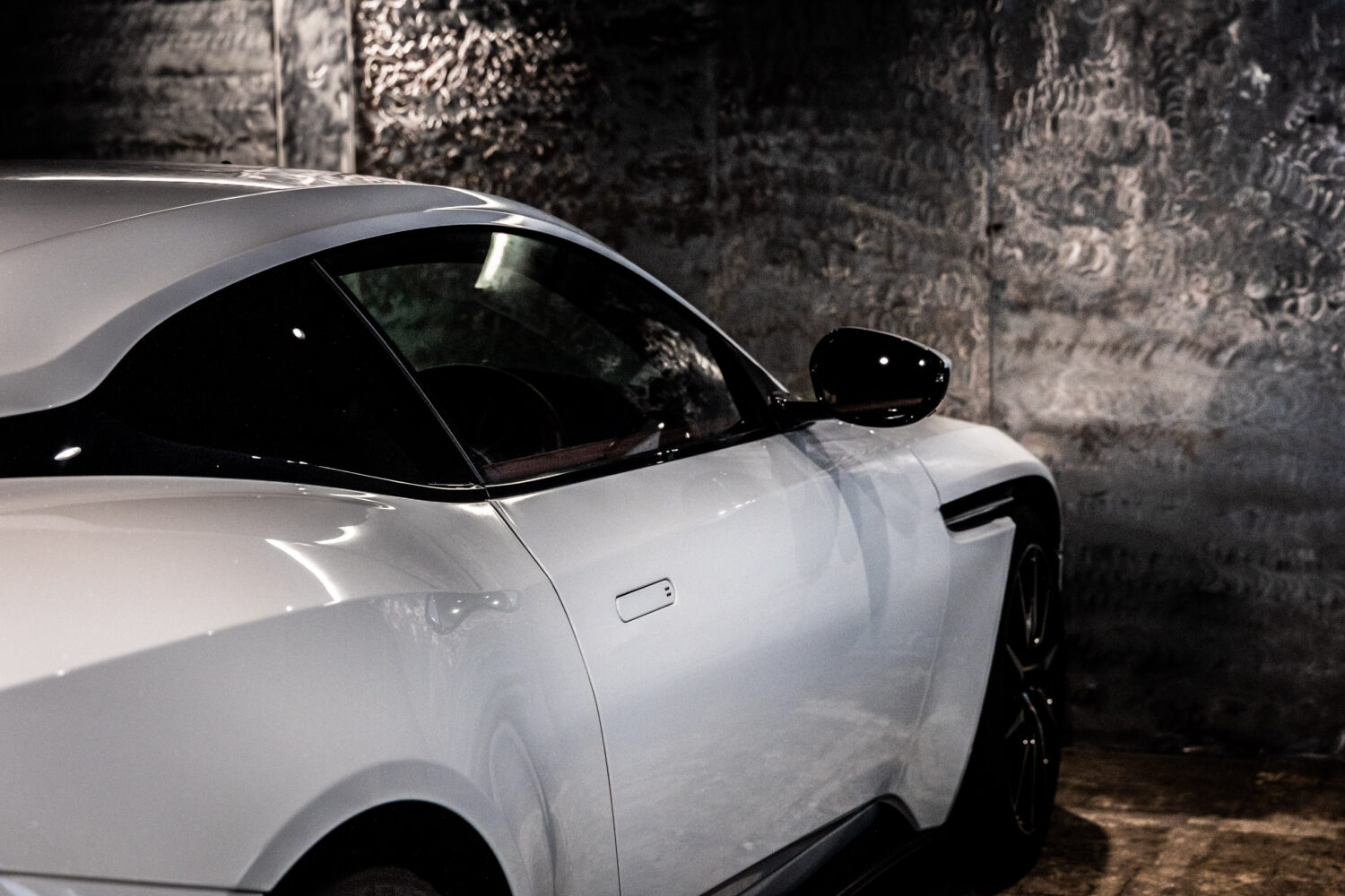 DB11 V8