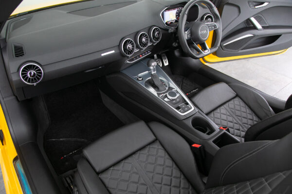 TTロードスター 2.0 TFSI クワトロ SラインPKG 4WD