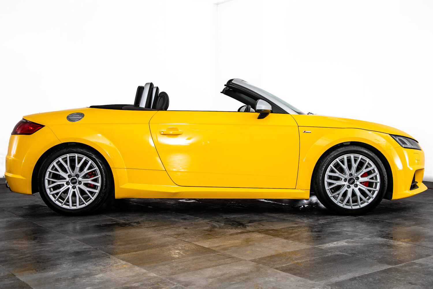 TTロードスター 2.0 TFSI クワトロ SラインPKG 4WD