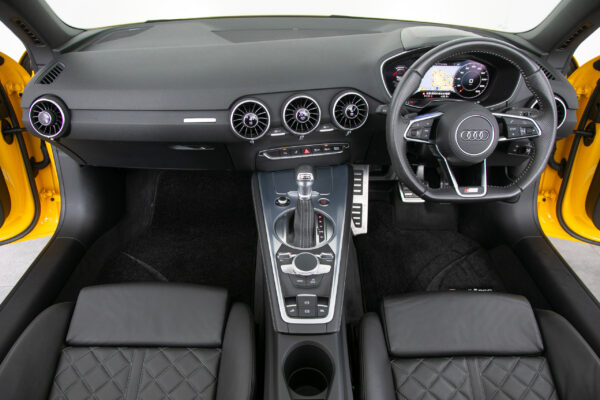 TTロードスター 2.0 TFSI クワトロ SラインPKG 4WD