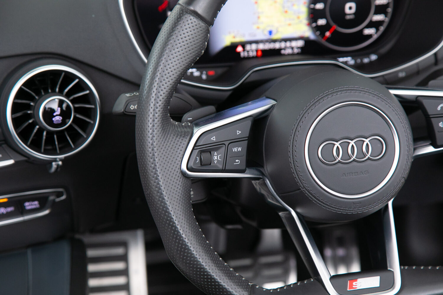 TTロードスター 2.0 TFSI クワトロ SラインPKG 4WD