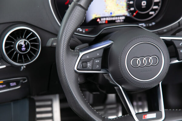 TTロードスター 2.0 TFSI クワトロ SラインPKG 4WD