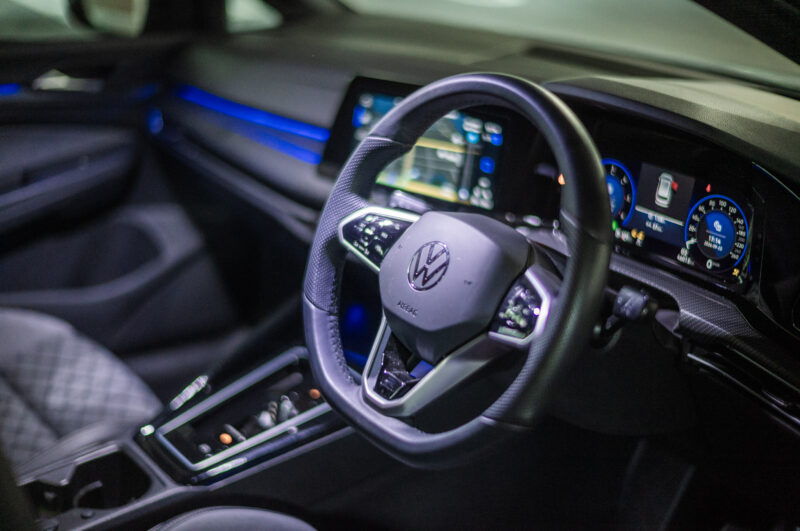 フォルクスワーゲン・ゴルフヴァリアント TDI Rライン（2023）どこにも角がないという完成度