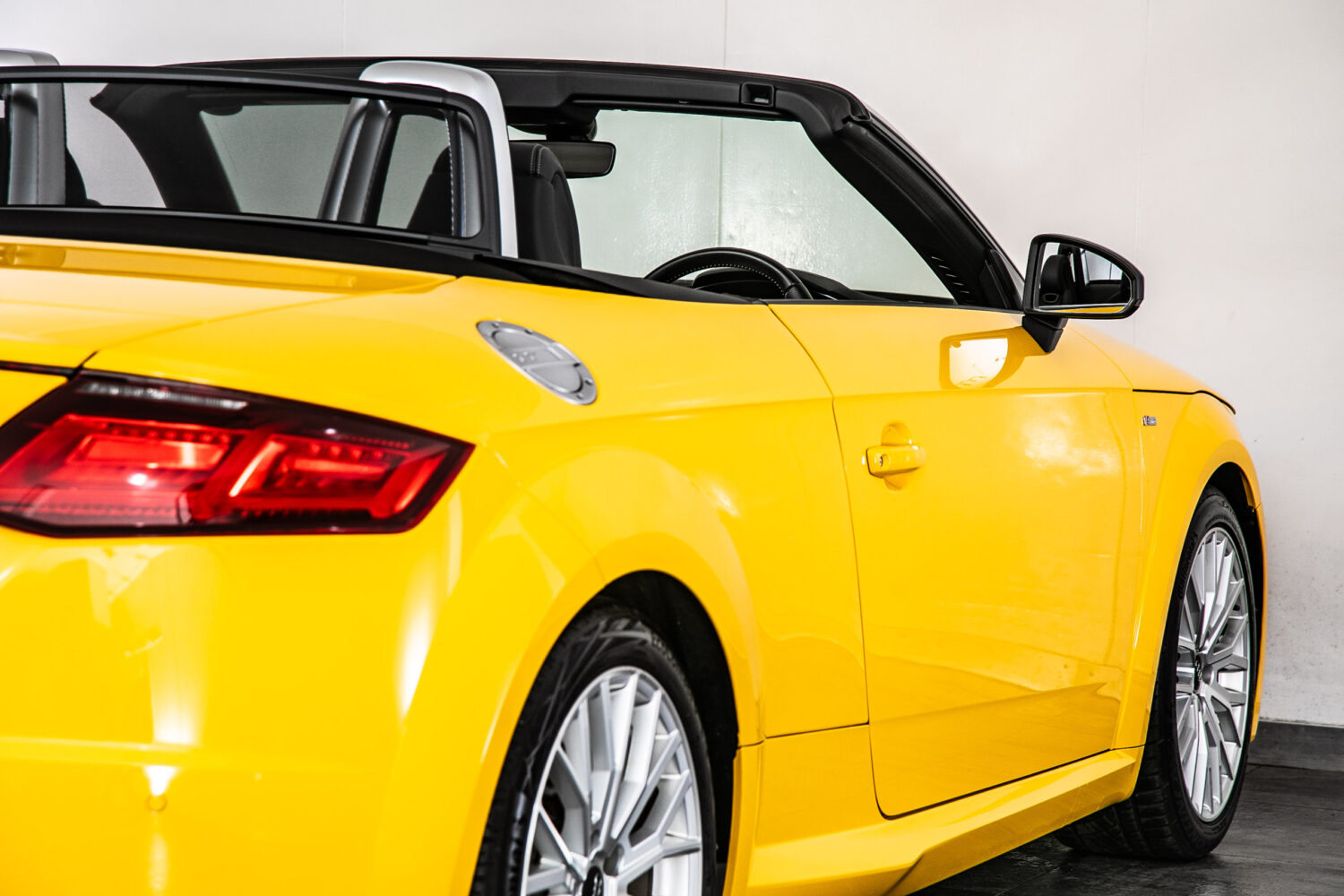 TTロードスター 2.0 TFSI クワトロ SラインPKG 4WD