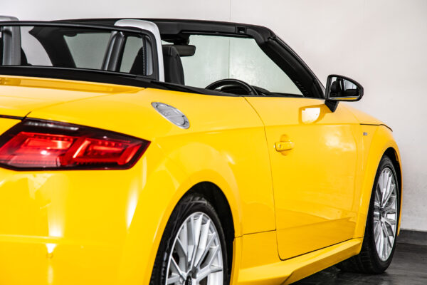 TTロードスター 2.0 TFSI クワトロ SラインPKG 4WD