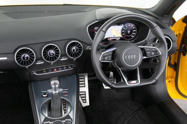 TTロードスター 2.0 TFSI クワトロ SラインPKG 4WD