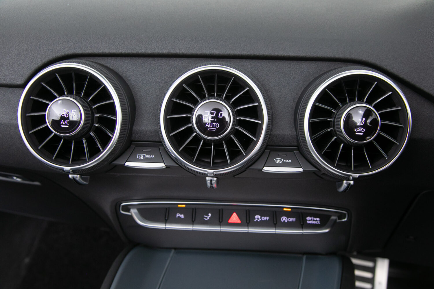 TTロードスター 2.0 TFSI クワトロ SラインPKG 4WD