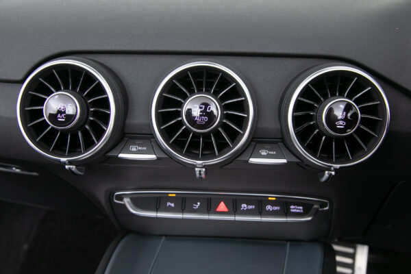 TTロードスター 2.0 TFSI クワトロ SラインPKG 4WD