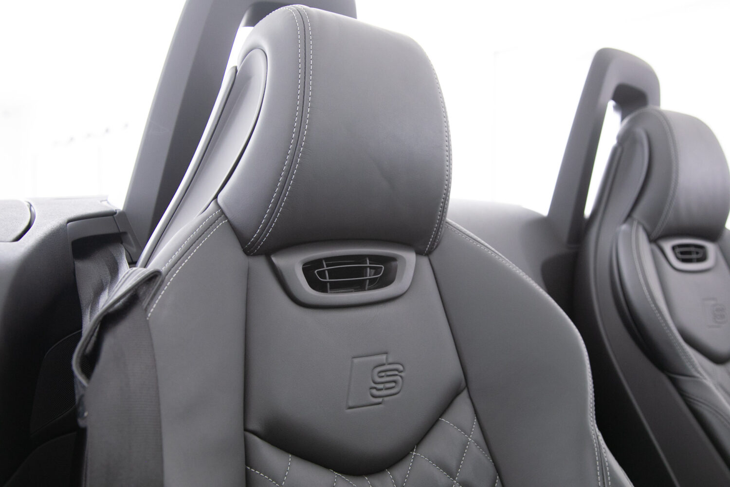 TTロードスター 2.0 TFSI クワトロ SラインPKG 4WD