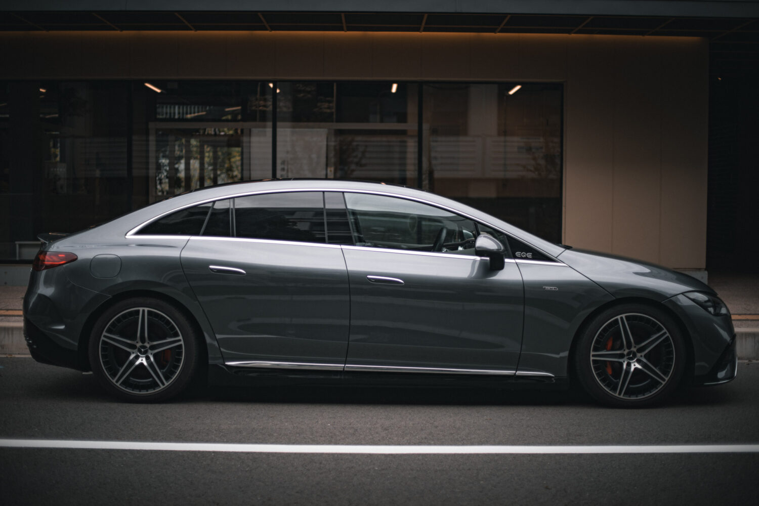 メルセデスAMG・EQE53(2023)未来のセダン、未来のAMG