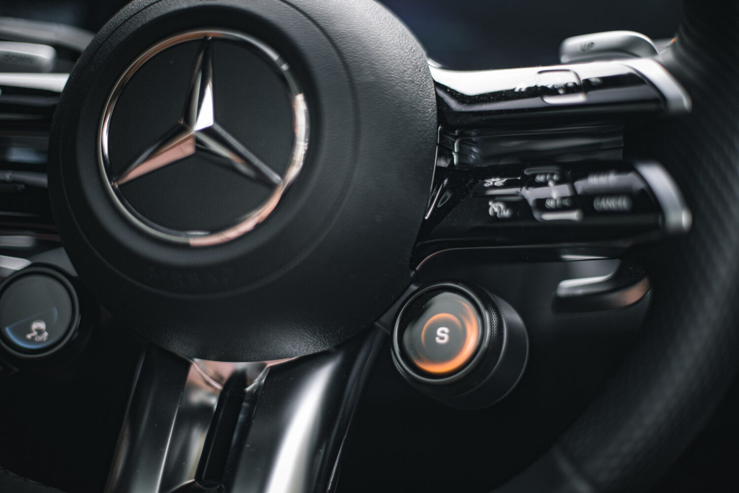 メルセデスAMG・EQE53(2023)未来のセダン、未来のAMG