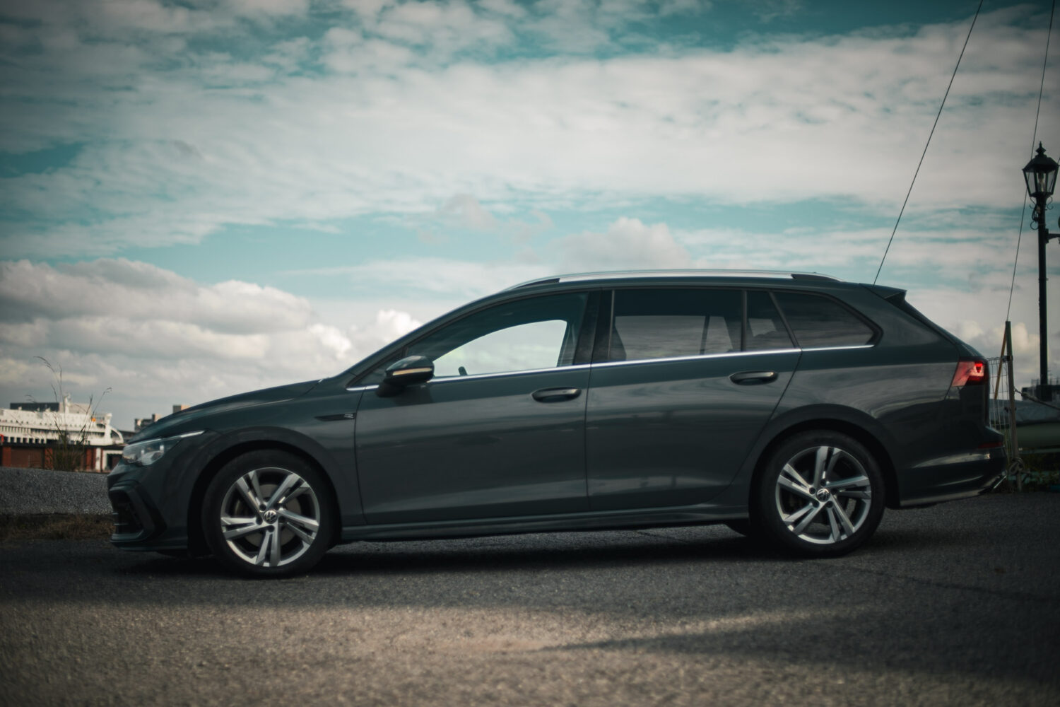 フォルクスワーゲン・ゴルフヴァリアント TDI Rライン(2023)この組み合わせ、本命かも
