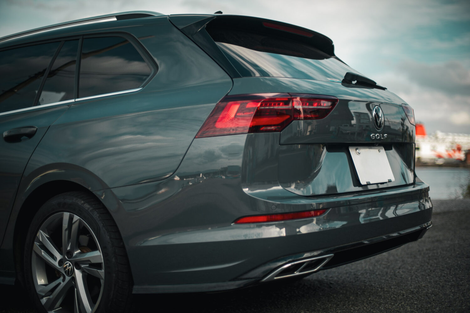 フォルクスワーゲン・ゴルフヴァリアント TDI Rライン(2023)この組み合わせ、本命かも