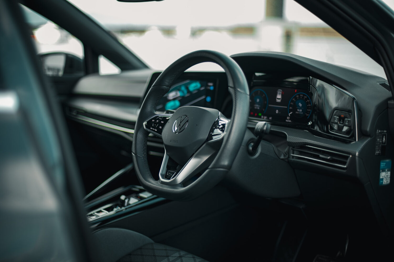 フォルクスワーゲン・ゴルフヴァリアント TDI Rライン(2023)この組み合わせ、本命かも