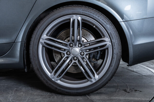 RS6アバント 4WD 左H