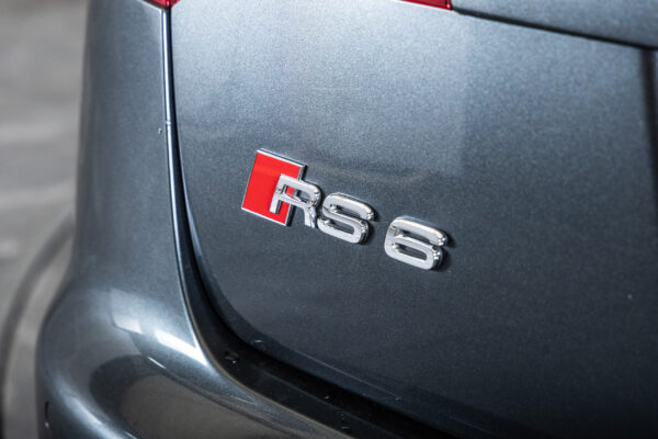 RS6アバント 4WD 左H