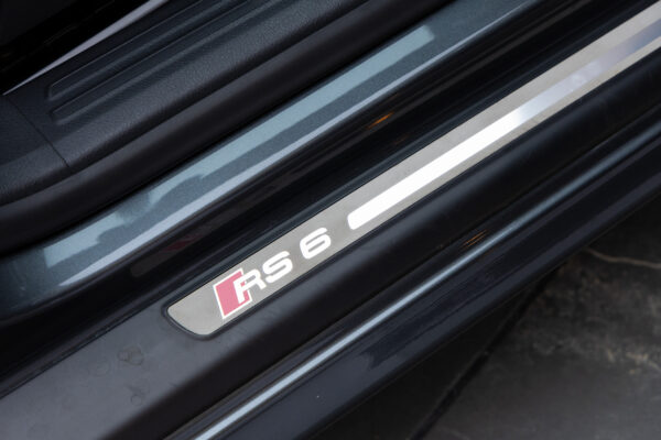 RS6アバント 4WD 左H