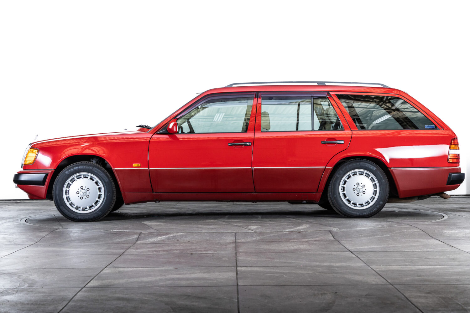 ミディアムクラスワゴン 300TE 左H