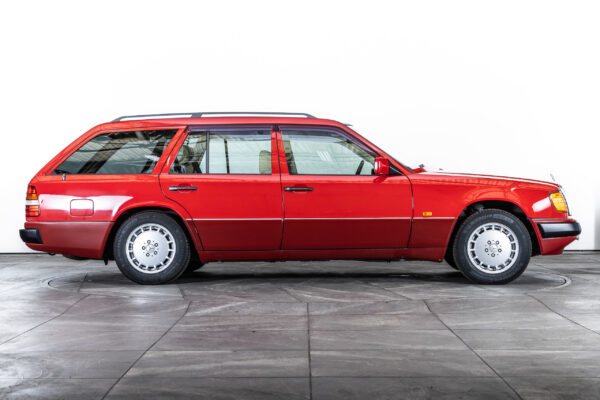 ミディアムクラスワゴン 300TE 左H