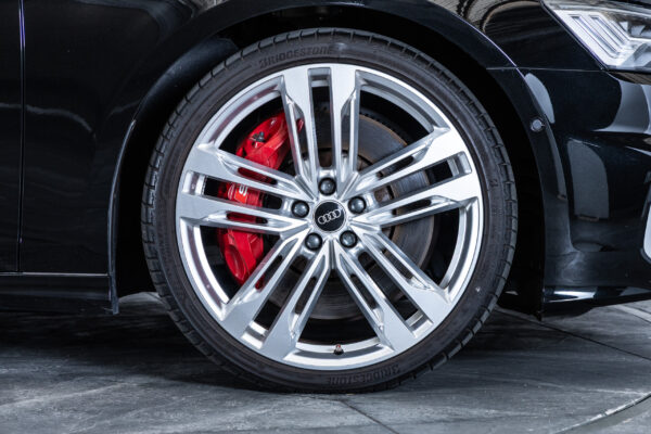 S6 アバント4WD