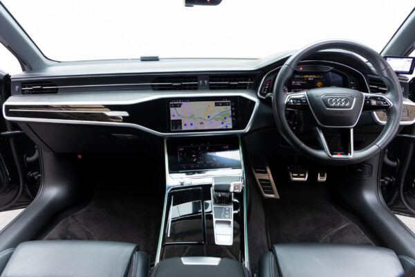 S6 アバント4WD